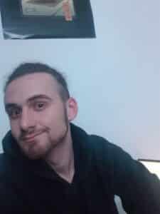 Rencontre femme 40+ à Reims avec jeune homme curieux